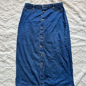 White Stag Denim Skirt - Buttoned - Size 10 - 100% Cotton - Gently Used